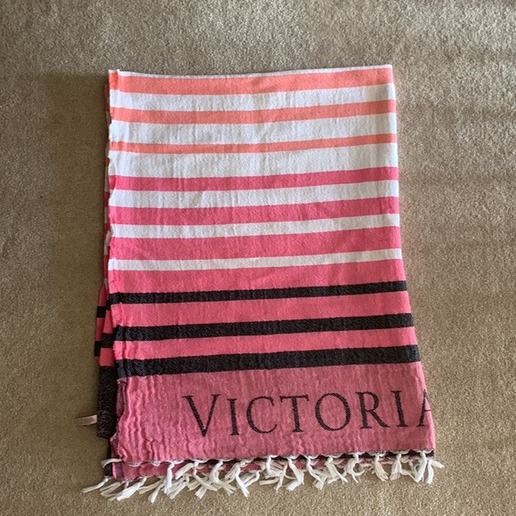 VICTORIA SECRET TASSEL BLANKET - Picture 7 of 7